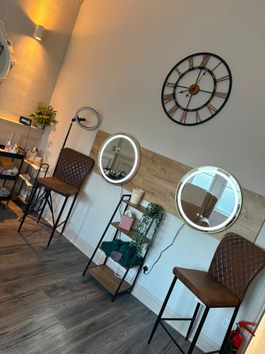 NEW dedicated make up area