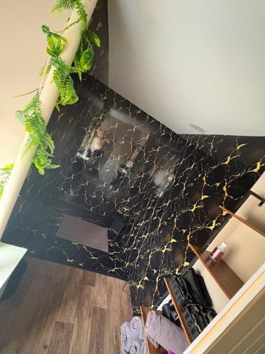 NEW spray tanning room